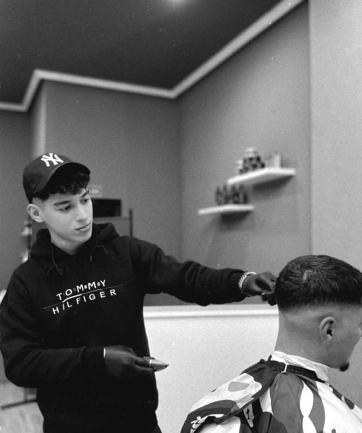 Corte de pelo masculino en el interior de Latre BarberShop